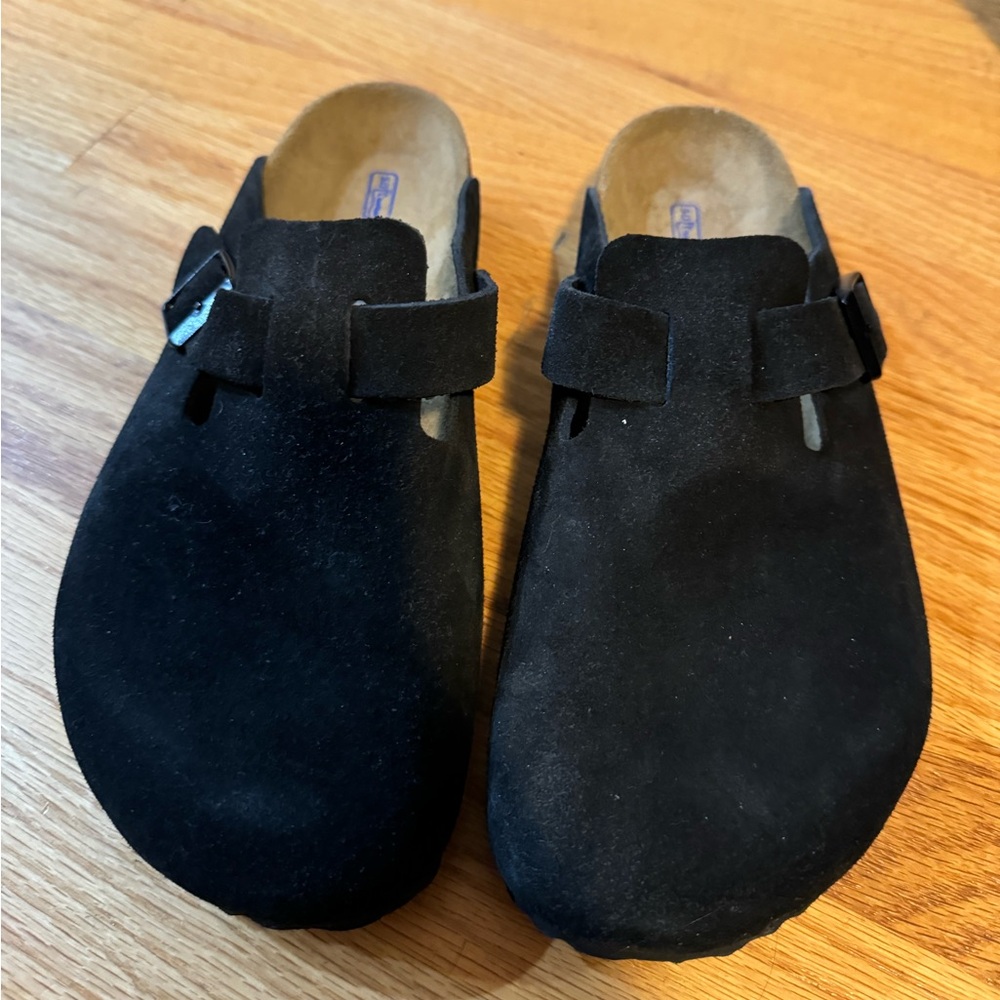 Women's Birkenstock Boston Clogs, Suede Black Size 39 Worn inside only.